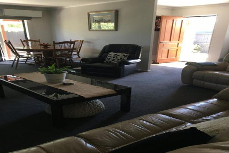 Photo of property in 32 Magnolia Drive, Waiuku, 2123