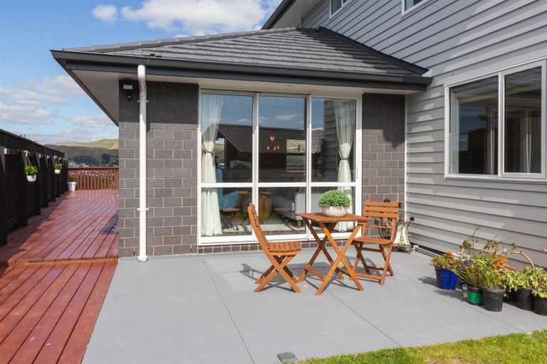 Photo of property in 11 Rotorua Grove, Aotea, Porirua, 5024