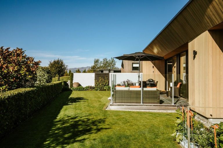 Photo of property in 24 Stackbrae Avenue, Wanaka, 9305