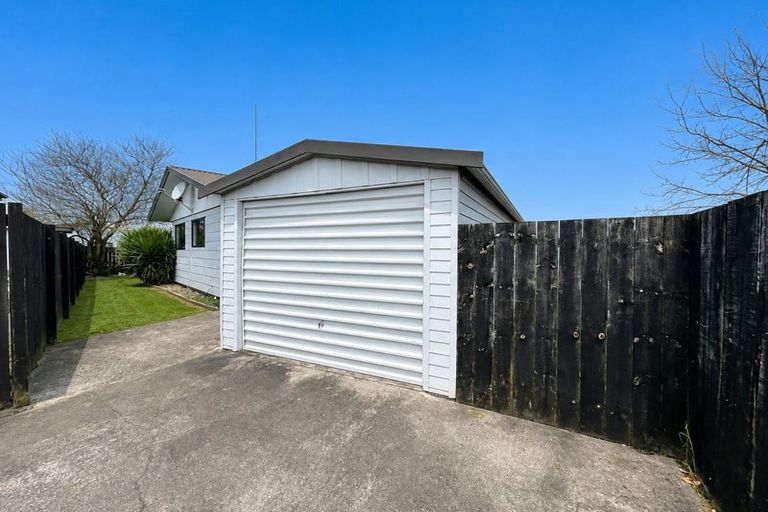 Photo of property in 2/25 Melleray Place, Randwick Park, Auckland, 2105