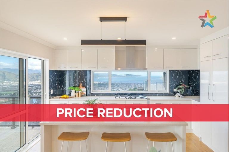 Photo of property in 10 Poto Road, Normandale, Lower Hutt, 5010