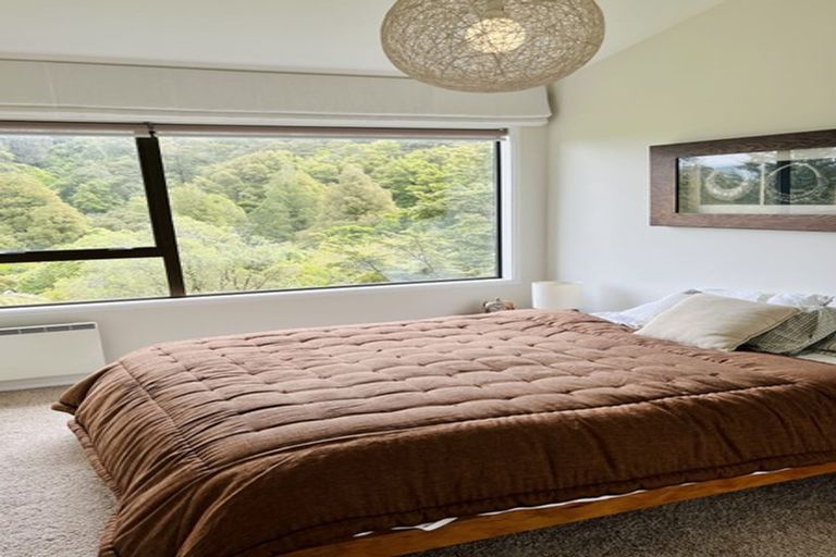 Photo of property in 136 Cheviot Road, Lowry Bay, Lower Hutt, 5013