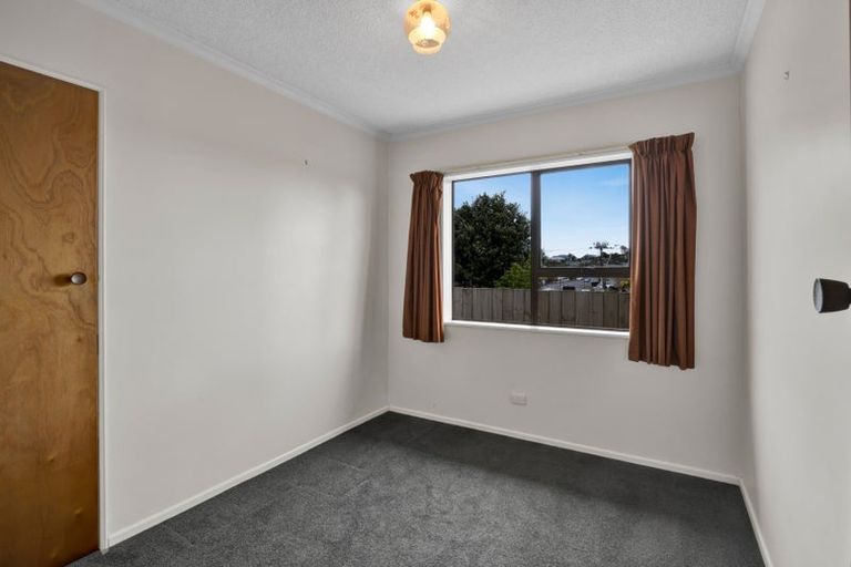 Photo of property in 2/153 Tukapa Street, Westown, New Plymouth, 4310