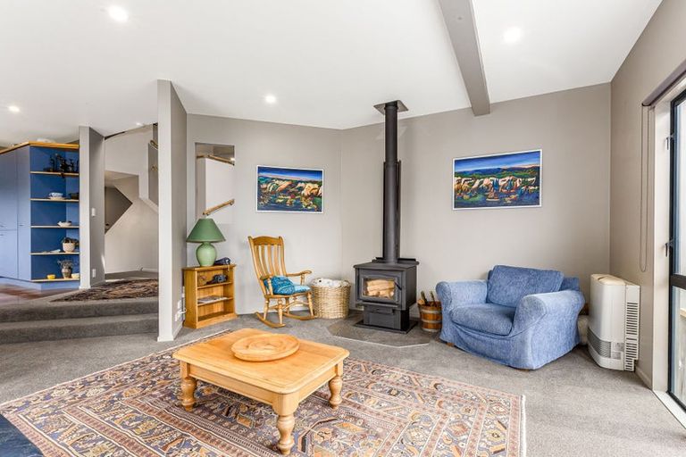 Photo of property in 11 Glengavel Grove, Papakowhai, Porirua, 5024