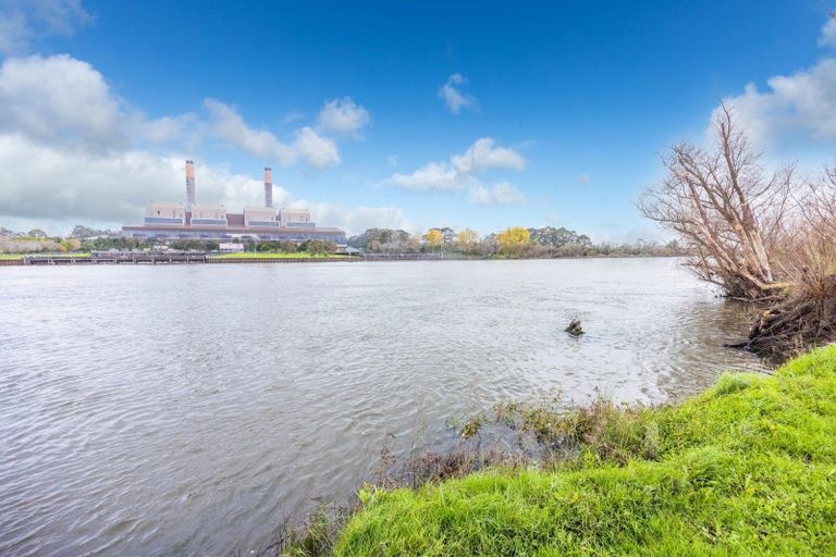 Photo of property in 190 Great South Road, Huntly, 3700