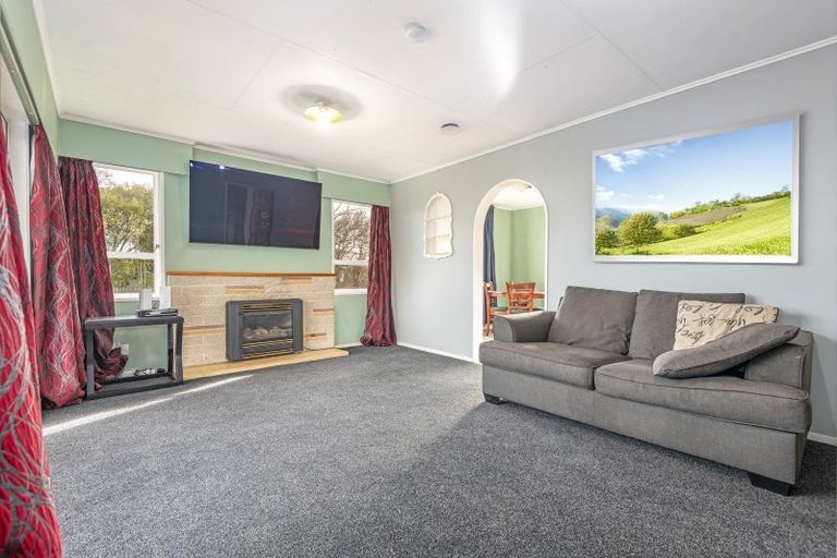 Photo of property in 22 Motuoapa Place, Kelvin Grove, Palmerston North, 4414