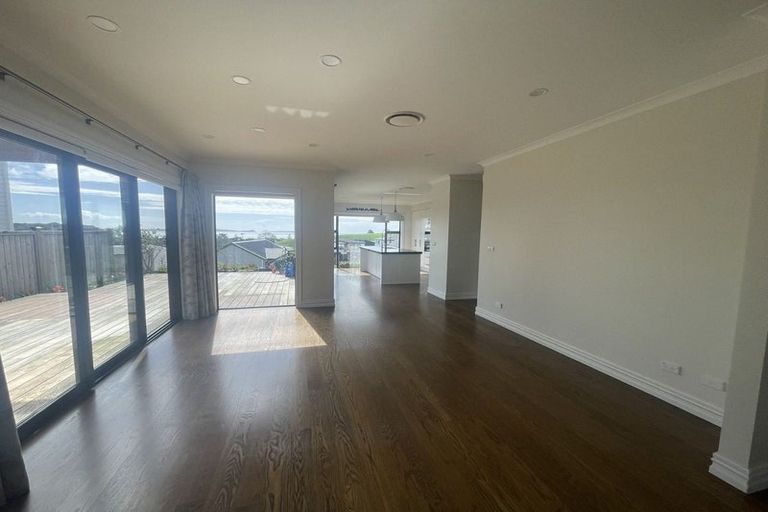Photo of property in 39 Headland Drive, Long Bay, Auckland, 0630