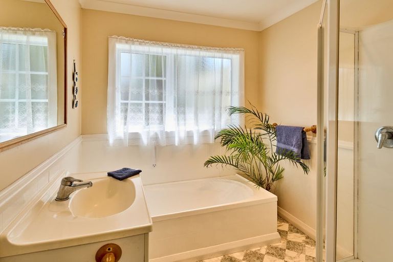 Photo of property in 20a Redwood Avenue, Tawa, Wellington, 5028