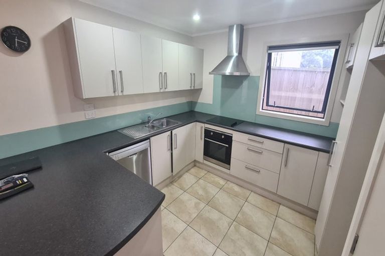 Photo of property in 197 Edmonton Road, Te Atatu South, Auckland, 0610