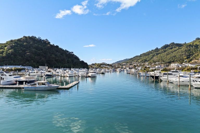 Photo of property in 37 Waikawa Road, Picton, 7220