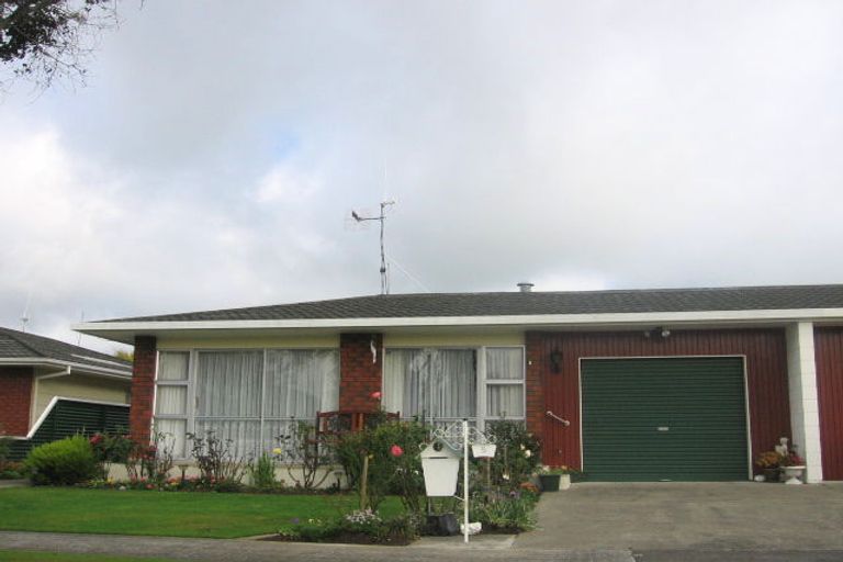 Photo of property in 5 Hollows Crescent, Takaro, Palmerston North, 4412