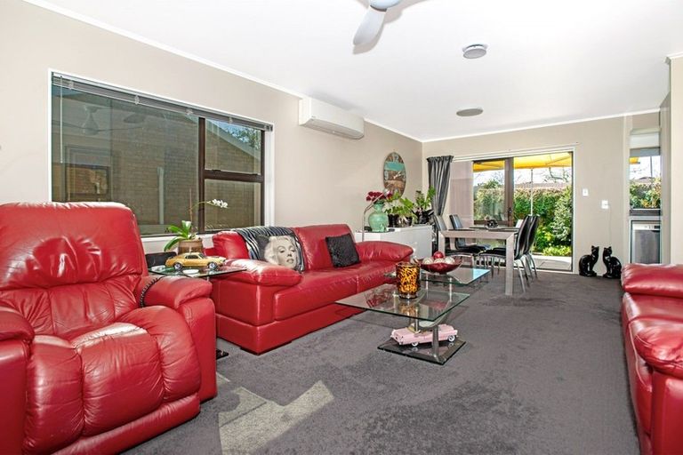 Photo of property in Orange Grove Flats, 2/549 Childers Road, Te Hapara, Gisborne, 4010