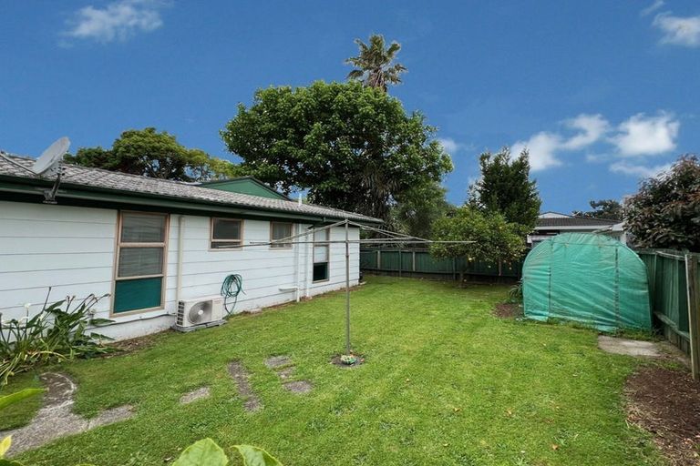 Photo of property in 2/43 Challen Close, Conifer Grove, Takanini, 2112