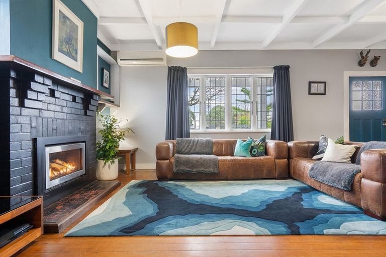 Photo of property in 35 Birkdale Road, Birkdale, Auckland, 0626