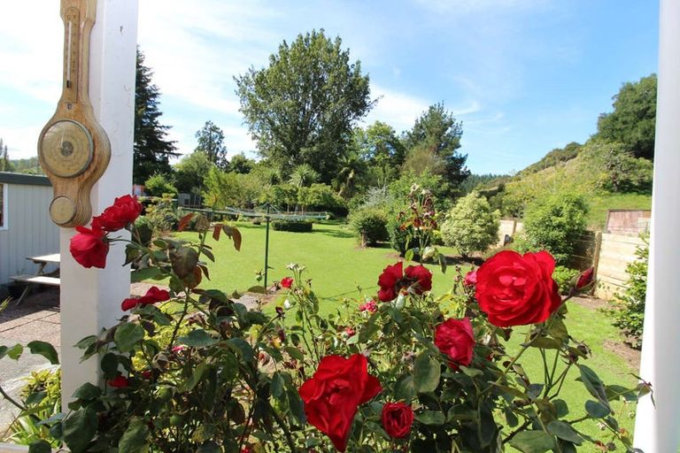 Photo of property in 7 Wilson Road, Hunterville, 4730