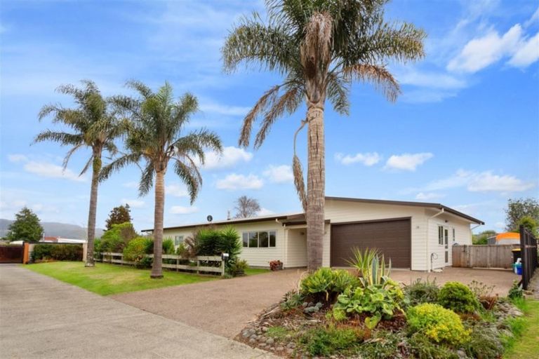 Photo of property in 17 Tudor Grove, Whitianga, 3510