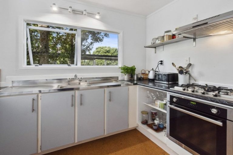 Photo of property in 3 Ferndale Avenue, Leigh, 0985