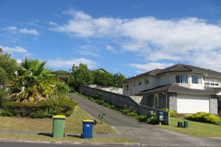 Photo of property in 32 Goldfinch Rise, Unsworth Heights, Auckland, 0632