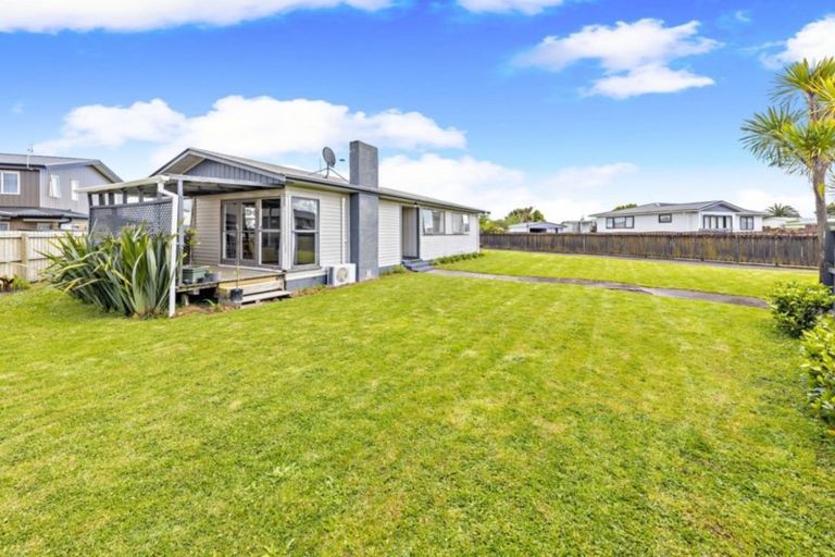 Photo of property in 16 Belgrave Place, Papakura, 2110