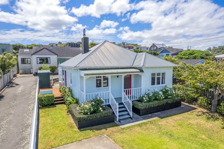 Photo of property in 4b Bay Drive, Titahi Bay, Porirua, 5022
