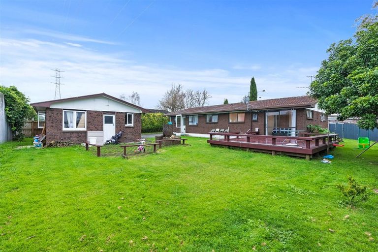 Photo of property in 12 Gloaming Place, Conifer Grove, Takanini, 2112