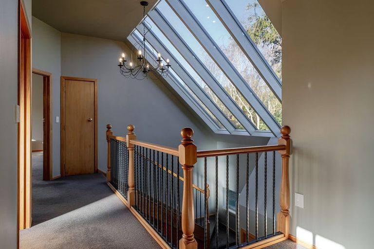 Photo of property in 19 Ruamahanga Crescent, Terrace End, Palmerston North, 4410