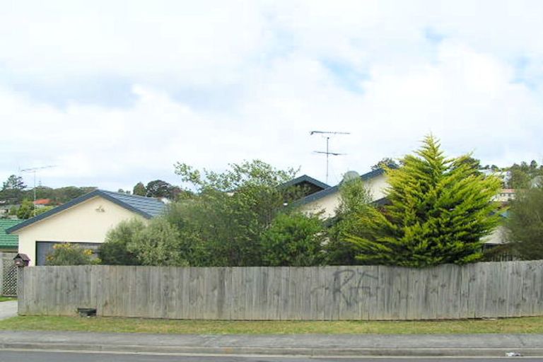 Photo of property in 10 Killygordon Place, Massey, Auckland, 0614