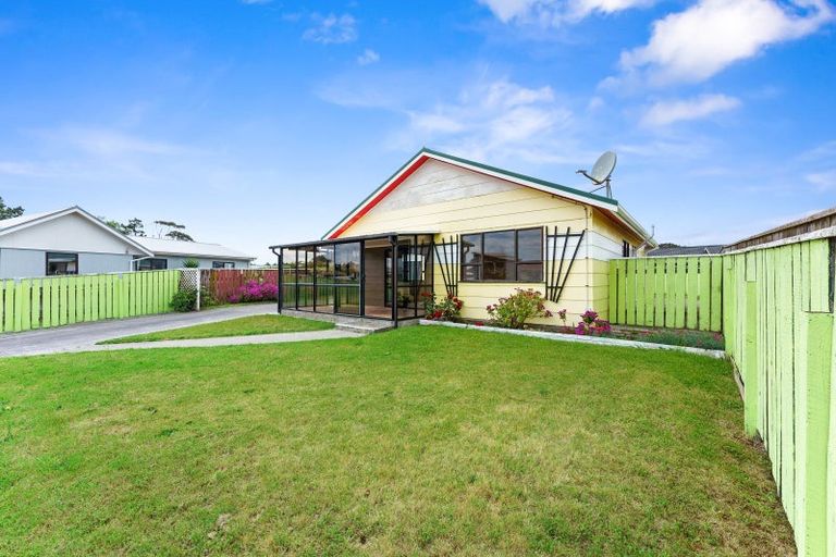 Photo of property in 13 Hewson Crescent, Otaki Beach, Otaki, 5512