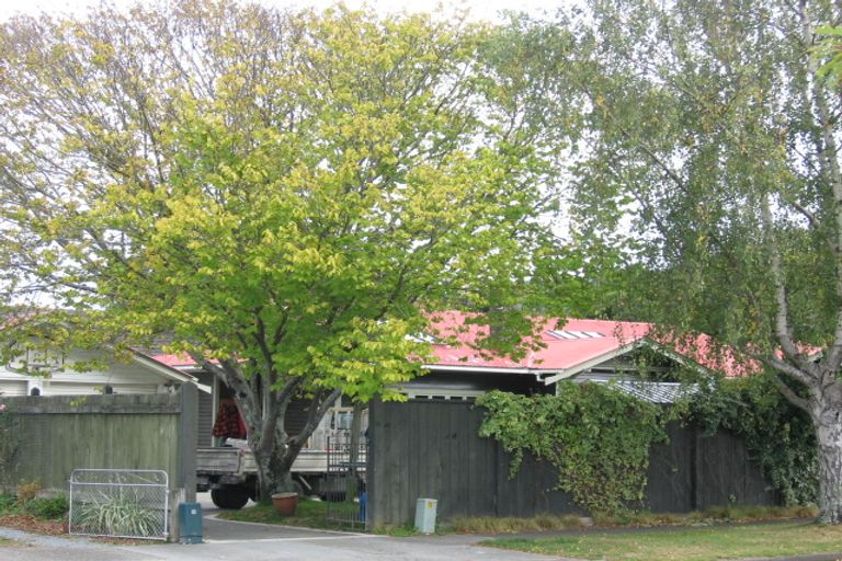 Photo of property in 2 Palmer Crescent, Silverstream, Upper Hutt, 5019