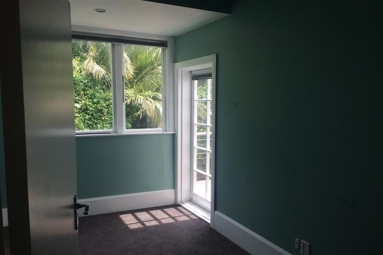 Photo of property in 50 Palliser Road, Roseneath, Wellington, 6011