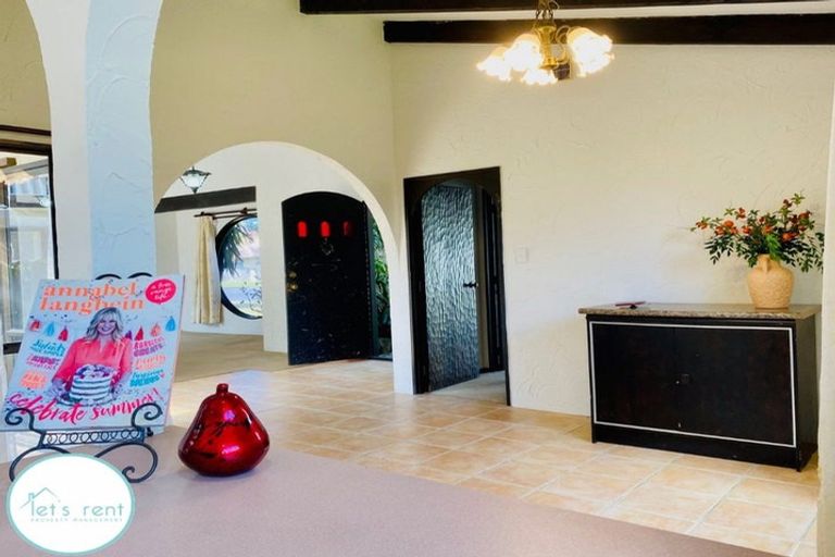 Photo of property in 11 Walter Strevens Drive, Conifer Grove, Takanini, 2112