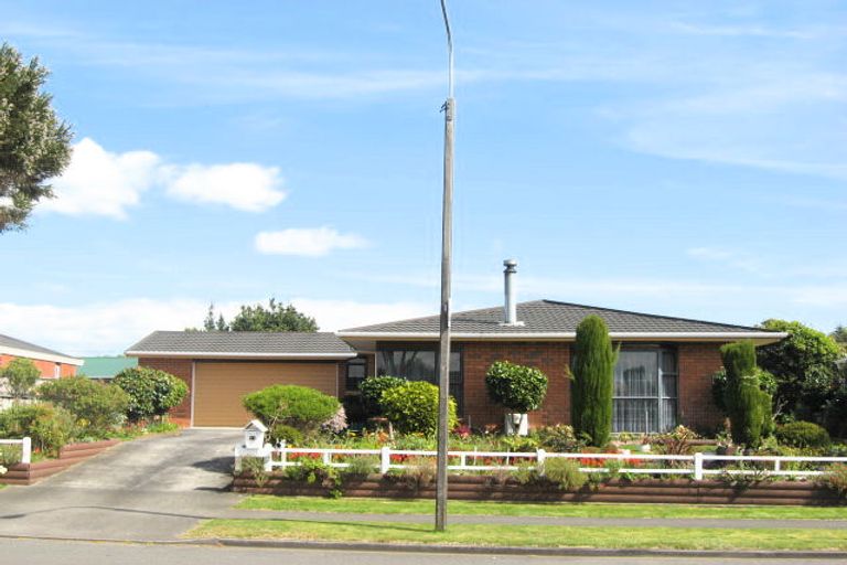 Photo of property in 37 Heta Road, Highlands Park, New Plymouth, 4312