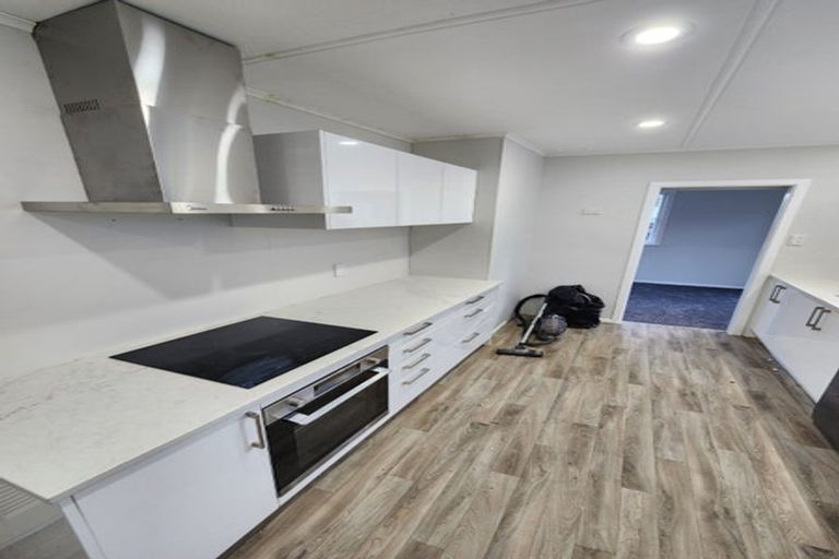 Photo of property in 49 Taylor Terrace, Tawa, Wellington, 5028