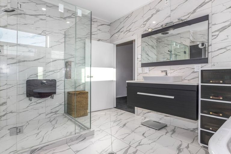 Photo of property in 10 Queen Street West, Levin, 5510