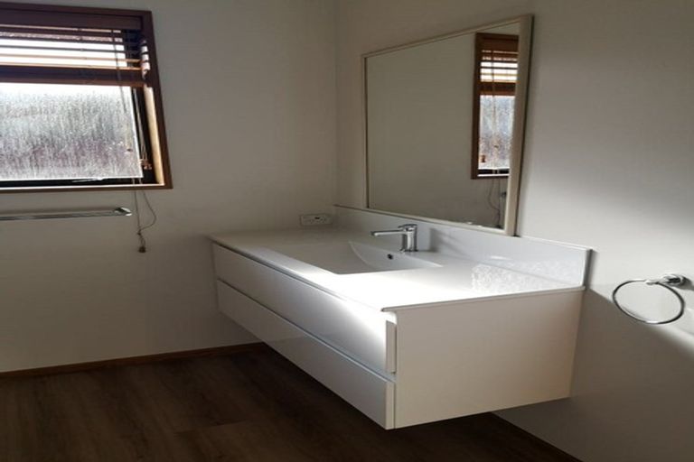 Photo of property in 88 Regency Crescent, Redwood, Christchurch, 8051