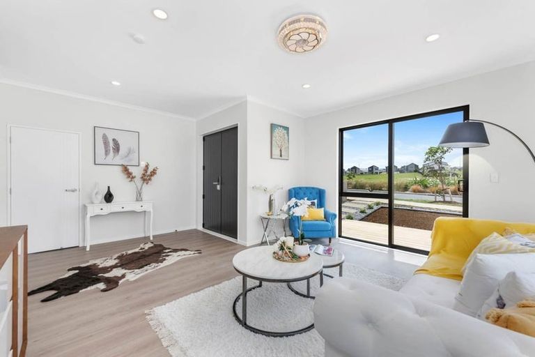 Photo of property in 48 Emerald Avenue, Rosehill, Papakura, 2113