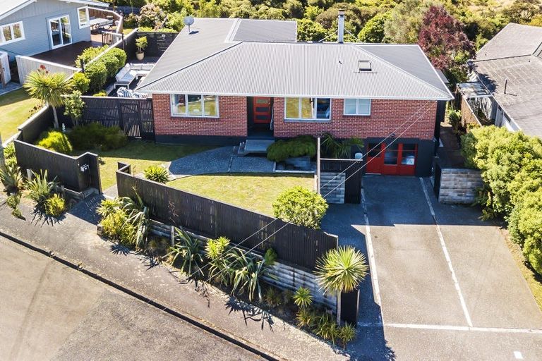 Photo of property in 18 Kapekape Place, Pukerua Bay, 5026