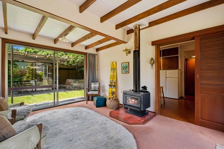 Photo of property in 197 Beacon Point Road, Wanaka, 9305