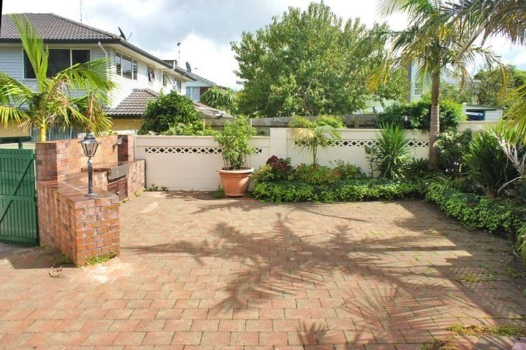 Photo of property in 1 Imatra Place, Sunnyhills, Auckland, 2010
