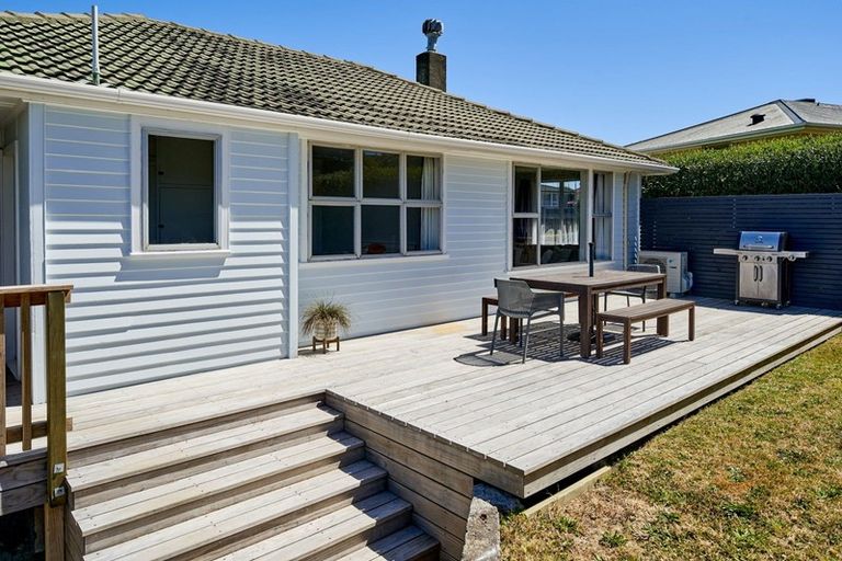 Photo of property in 46 Beauzami Crescent, Ascot Park, Porirua, 5024