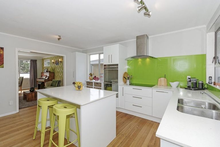 Photo of property in 27 Lowtherhurst Road, Massey, Auckland, 0614