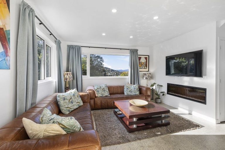 Photo of property in 3 Doris Gordon Crescent, Crofton Downs, Wellington, 6035