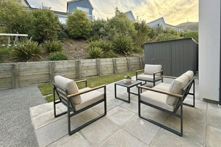 Photo of property in 21 Koreke Close, Kenepuru, Porirua, 5022