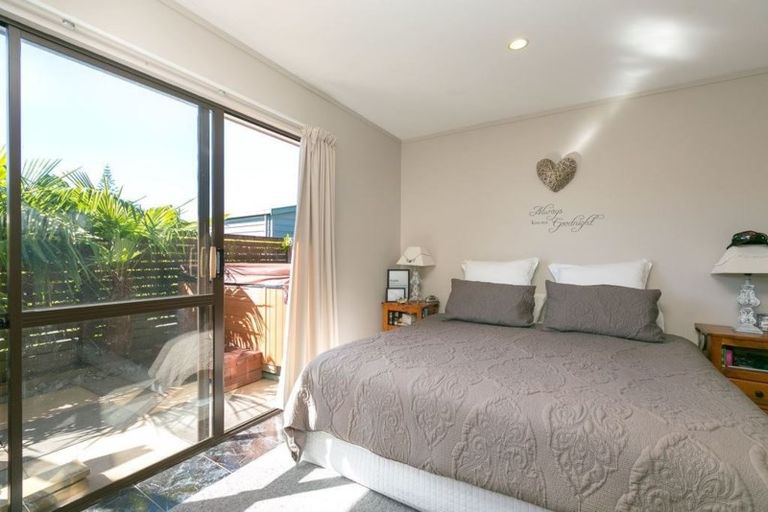 Photo of property in 318 Manutahi Road, Lepperton, New Plymouth, 4372