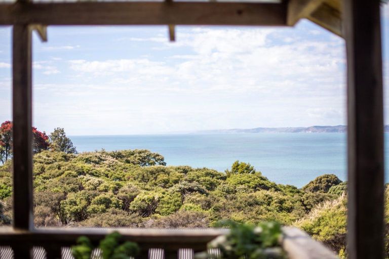 Photo of property in 37 Whaanga Road, Raglan, 3297