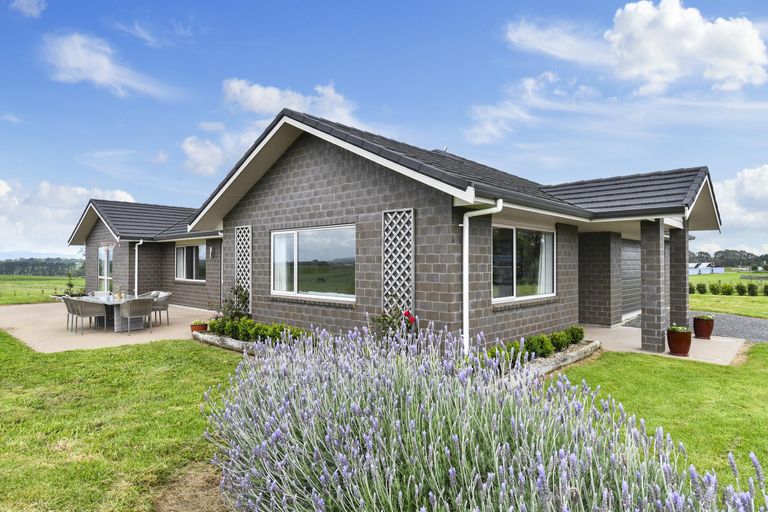 Photo of property in 260 Urquhart Road, Karaka, Papakura, 2580
