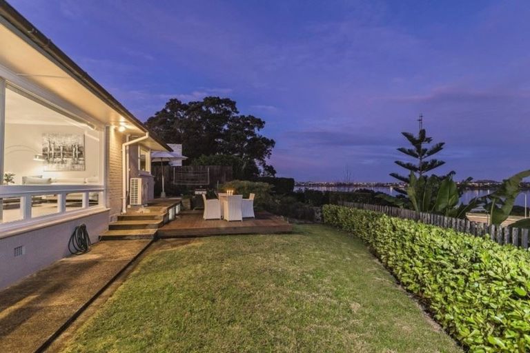 Photo of property in 39 Sylvan Avenue, Northcote, Auckland, 0627