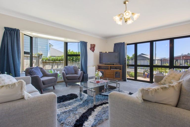 Photo of property in 1/18 Karamu Street, Te Atatu Peninsula, Auckland, 0610