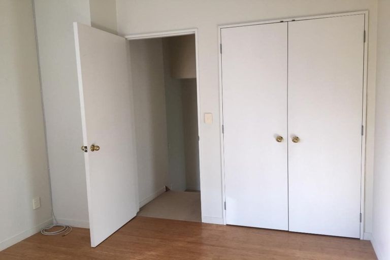 Photo of property in 8 Rosella Place, Murrays Bay, Auckland, 0630