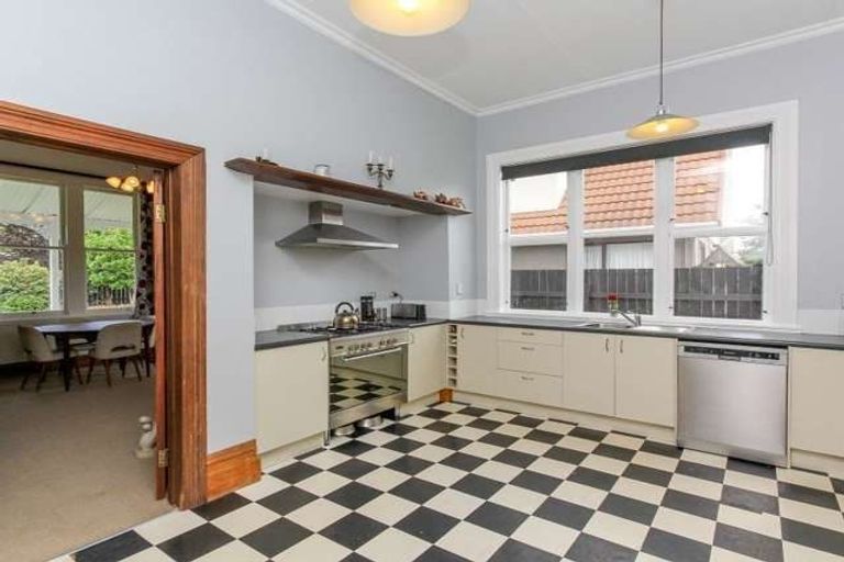 Photo of property in 218 Frankley Road, Frankleigh Park, New Plymouth, 4310